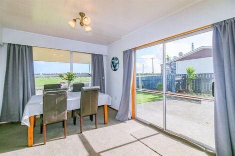 Photo of property in 16 Swinbourne Street, Waverley, 4510