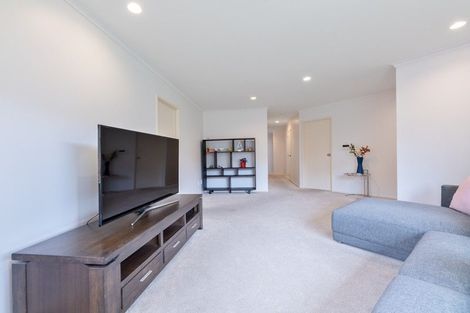 Photo of property in 32 Lomas Way, Albany, Auckland, 0632
