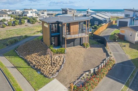 Photo of property in 61 Kent Avenue, Waitarere Beach, Levin, 5510
