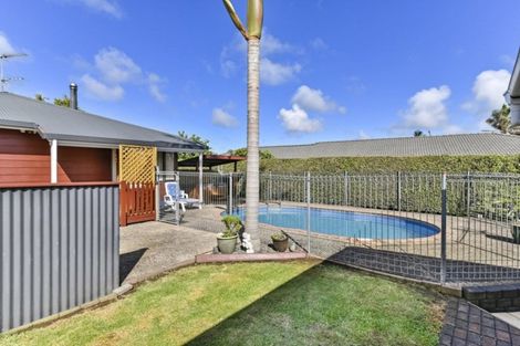 Photo of property in 96 Sandspit Road, Waiuku, 2123