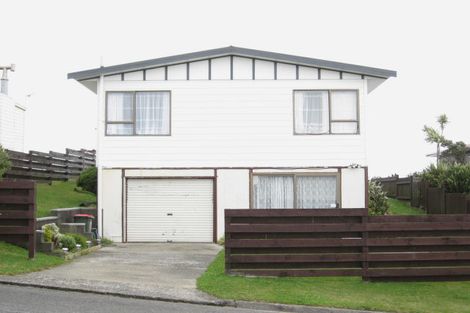 Photo of property in 23 Edgecombe Street, Newlands, Wellington, 6037