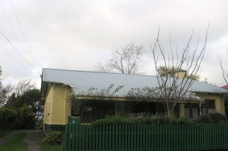 Photo of property in 17 Kingswood Street, Takaro, Palmerston North, 4412