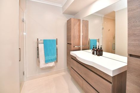 Photo of property in 25 Hobbs Road, Matakatia, Whangaparaoa, 0930