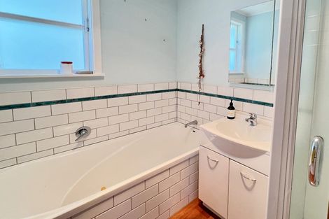 Photo of property in 18 Deller Grove, Silverstream, Upper Hutt, 5019