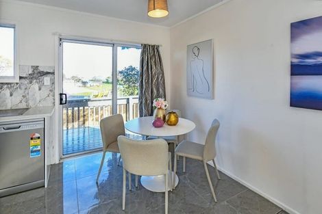 Photo of property in 2/15 Frobisher Way, Clendon Park, Auckland, 2103