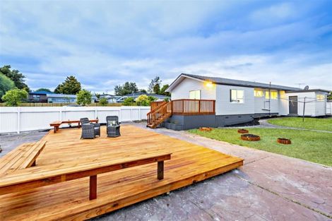 Photo of property in 21 Leaver Place, Weymouth, Auckland, 2103