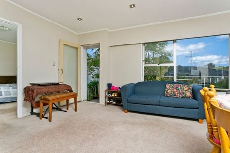Photo of property in 2/35 Cockayne Crescent, Sunnynook, Auckland, 0620