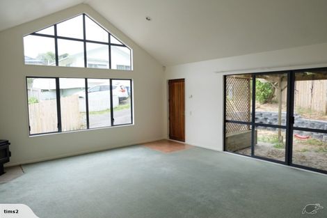 Photo of property in 9 Loughanure Place, Massey, Auckland, 0614