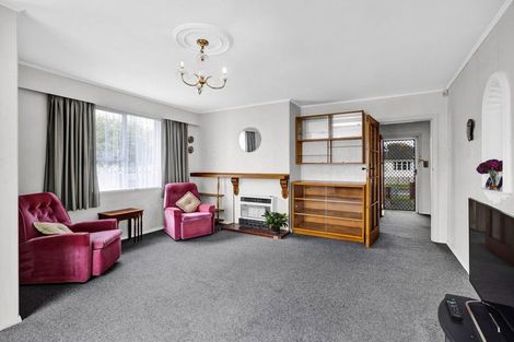 Photo of property in 2 Acourt Street, Hawera, 4610