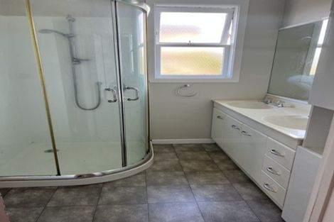 Photo of property in 10 Coronation Road, Glenfield, Auckland, 0627