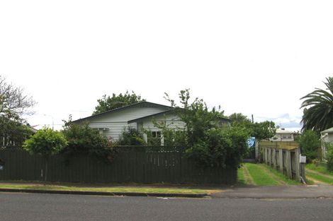 Photo of property in 10 Eastdale Road, Avondale, Auckland, 1026