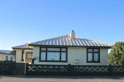 Photo of property in 4 Marine Parade, Otaki Beach, Otaki, 5512