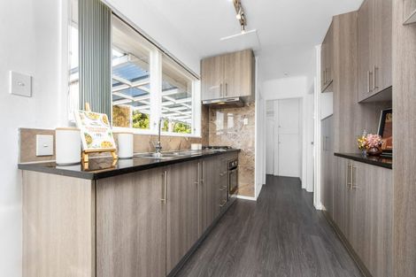 Photo of property in 12 Ashbourne Place, Glendene, Auckland, 0602