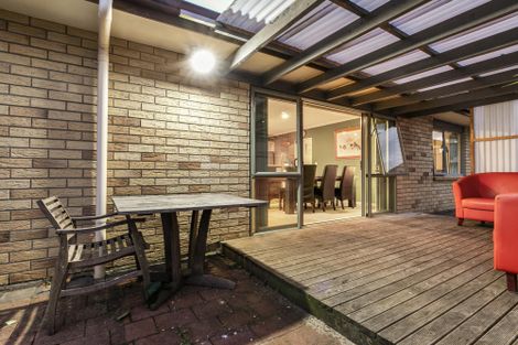 Photo of property in 37 Ironstone Place, Randwick Park, Auckland, 2105