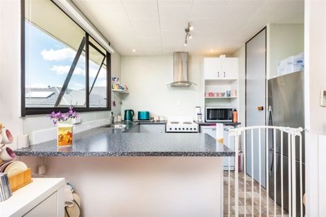 Photo of property in 2/88 Roberts Road, Te Atatu South, Auckland, 0610