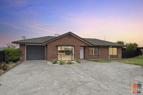 Photo of property in 18 Randwick Place, Randwick Park, Auckland, 2105