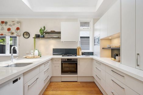 Photo of property in 1 Dee Street, Island Bay, Wellington, 6023