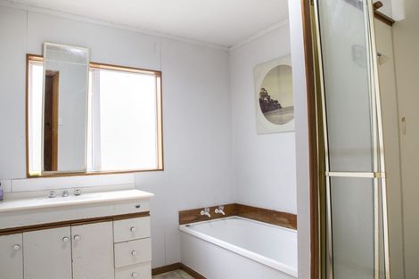 Photo of property in 1/39 Woodcote Drive, Glenfield, Auckland, 0629