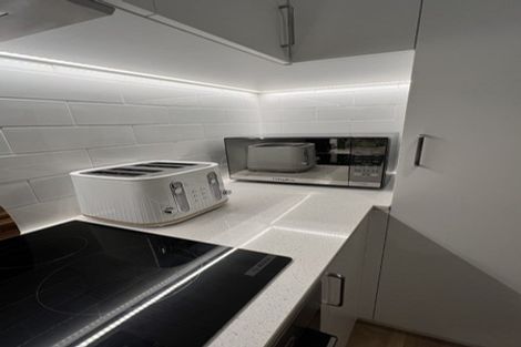 Photo of property in 4 Titoki Close, Matakana, 0985