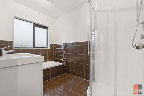 Photo of property in 18 Randwick Place, Randwick Park, Auckland, 2105