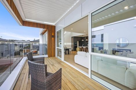 Photo of property in 40a The Esplanade, Eastern Beach, Auckland, 2012