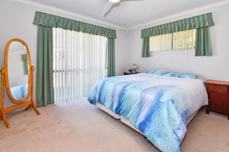 Photo of property in 7 Beverage Place, Rosehill, Papakura, 2113