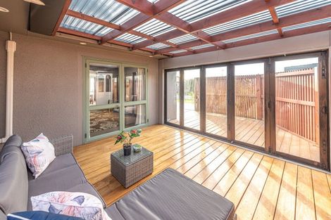 Photo of property in 16 Waharua Place, Tawhero, Whanganui, 4501