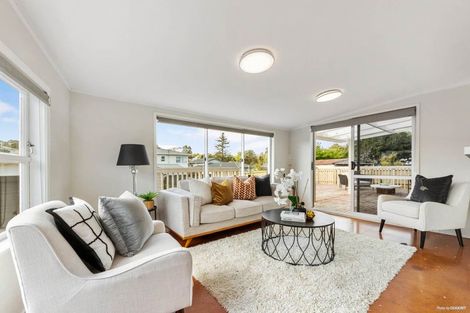 Photo of property in 24 La Rosa Street, Green Bay, Auckland, 0604