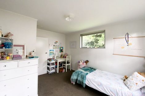 Photo of property in 10 Eastglen Road, Glen Eden, Auckland, 0602