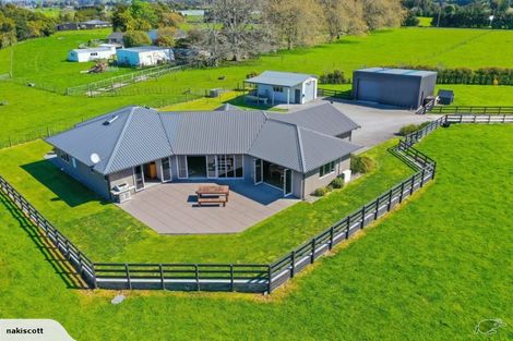 Photo of property in 563 Richmond Road, Lepperton, New Plymouth, 4373