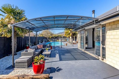 Photo of property in 16 Sovereign Gardens, Halswell, Christchurch, 8025