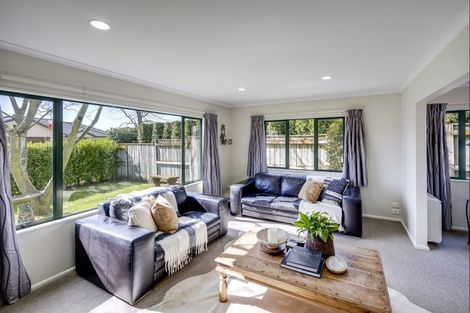 Photo of property in 2 Hanna Place, Havelock North, 4130