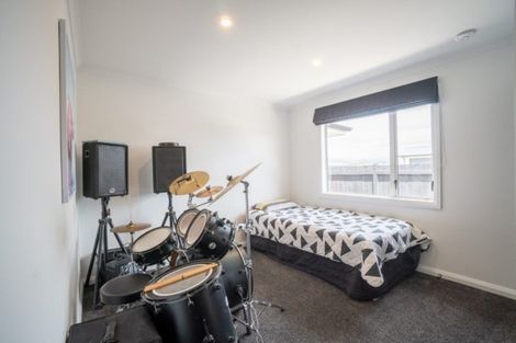 Photo of property in 103 Johnstone Drive, Fitzherbert, Palmerston North, 4410