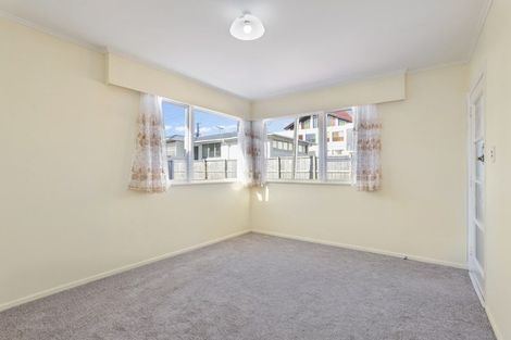 Photo of property in 1/8 Westward Ho, Glen Eden, Auckland, 0602