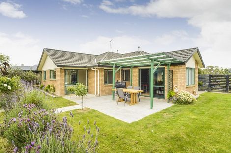 Photo of property in 157 Ruapehu Drive, Fitzherbert, Palmerston North, 4410