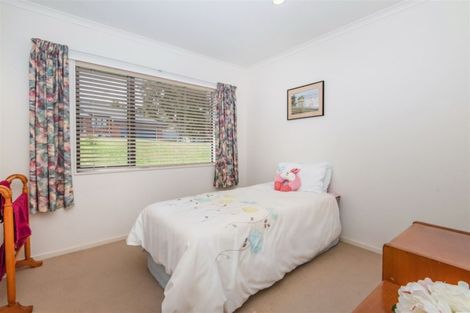 Photo of property in 24 Nimstedt Avenue, Oteha, Auckland, 0632