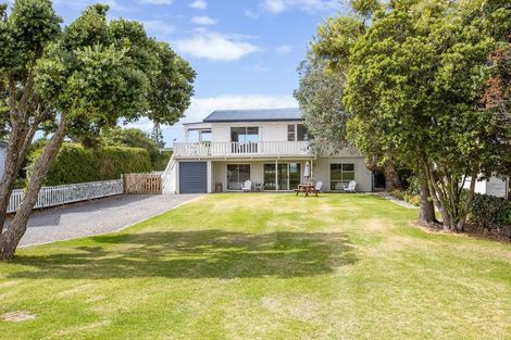 Photo of property in 37 Pinedale Crescent, Riversdale Beach, Masterton, 5872