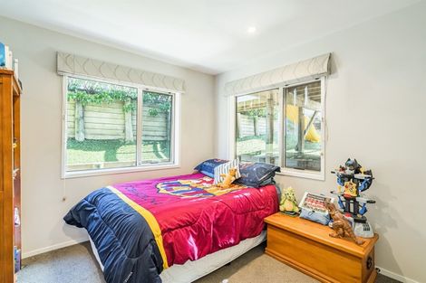 Photo of property in 9 Namsan Close, Fairview Heights, Auckland, 0632