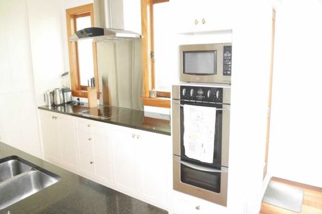 Photo of property in 22 Saint Andrews Square, Strowan, Christchurch, 8052