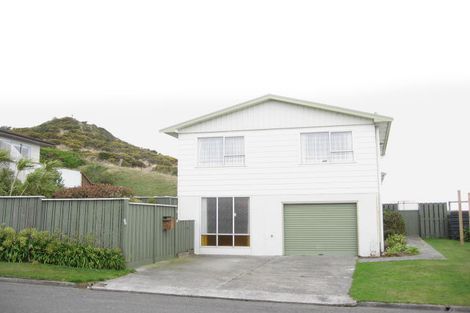Photo of property in 17 Edgecombe Street, Newlands, Wellington, 6037