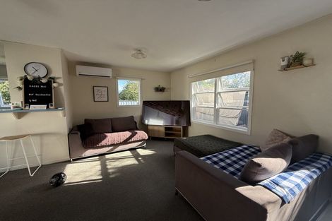 Photo of property in 28 Larissa Avenue, Henderson, Auckland, 0610