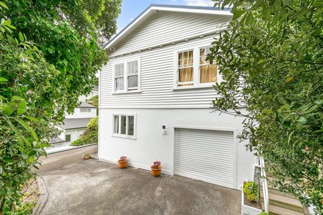 Photo of property in 13 Hungerford Road, Lyall Bay, Wellington, 6022