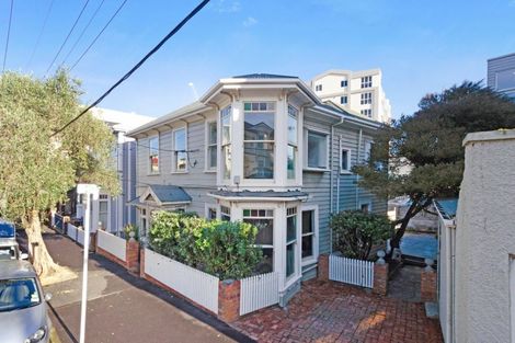Photo of property in 11 Roxburgh Street, Mount Victoria, Wellington, 6011