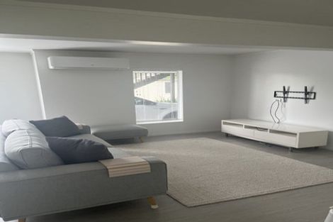 Photo of property in 16 Thorburn Avenue, Red Beach, 0932