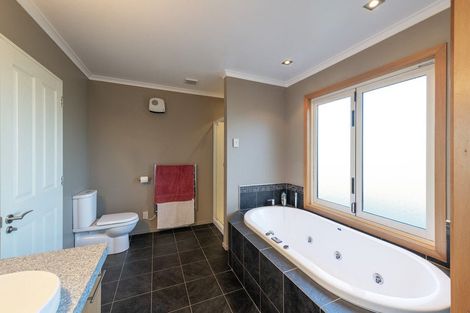 Photo of property in 136 Te Awa Road, Albert Town, Wanaka, 9382