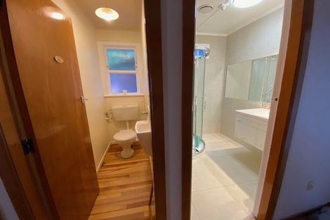 Photo of property in 121 Breaker Bay Road, Breaker Bay, Wellington, 6022