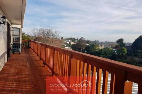 Photo of property in 10 Lindaver Grove, Merrilands, New Plymouth, 4312