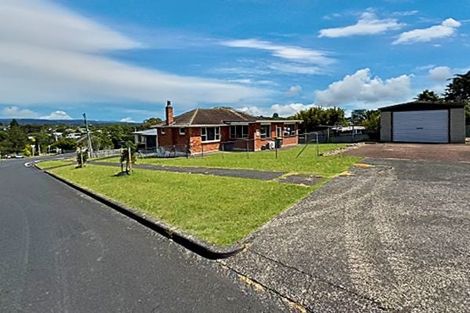 Photo of property in 43a Savoy Road, Glen Eden, Auckland, 0602