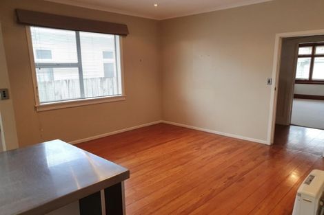 Photo of property in 98 Fulford Street, New Plymouth, 4310