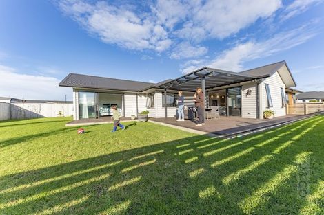 Photo of property in 4 Korako Drive, Kumeu, 0810